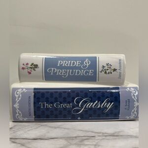 BOOK STACKS CANDLE: Warm Amber & Vetiver